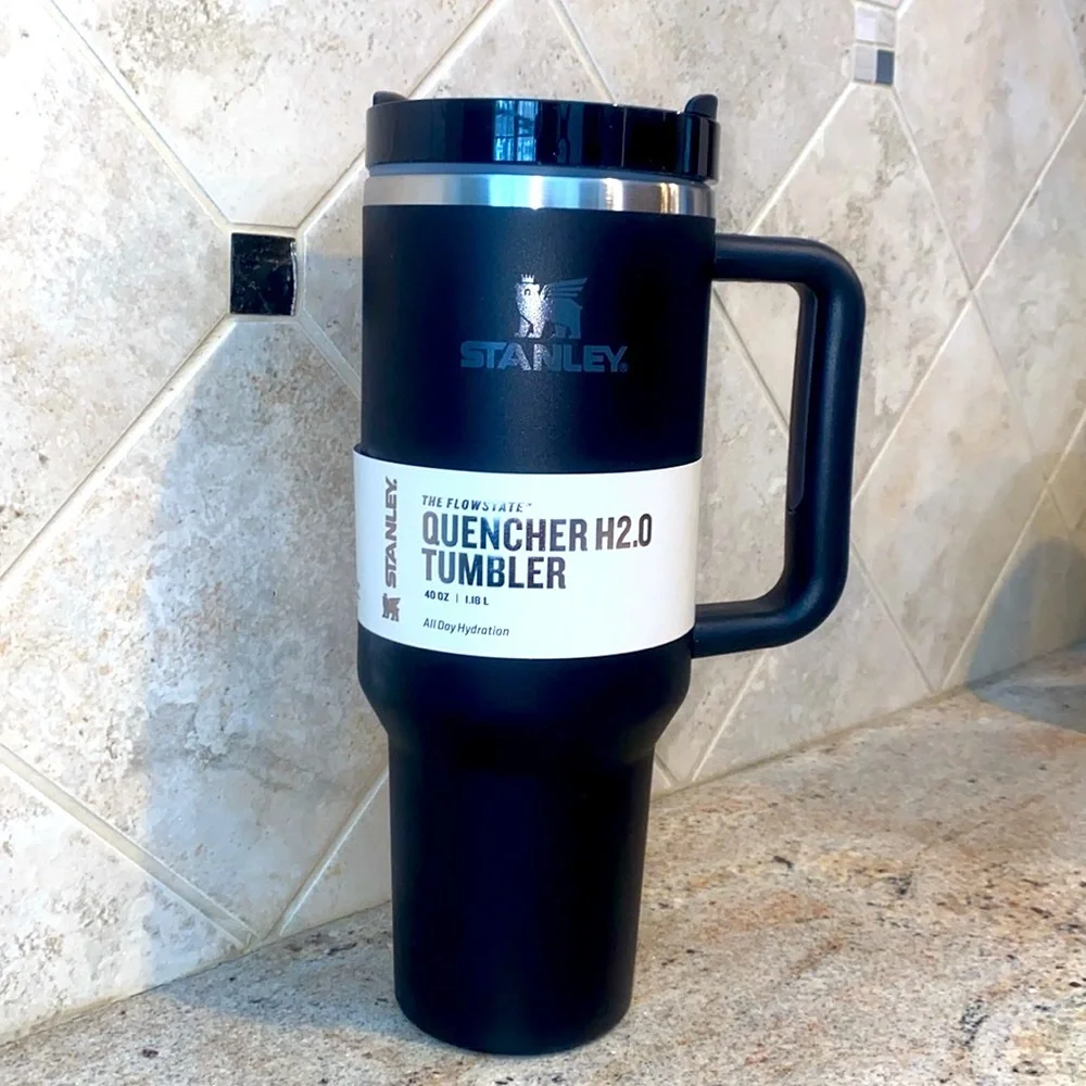 Stanley Black Quencher H2.0 40 oz Tumbler. Brand new is box - Picture 2 of 11